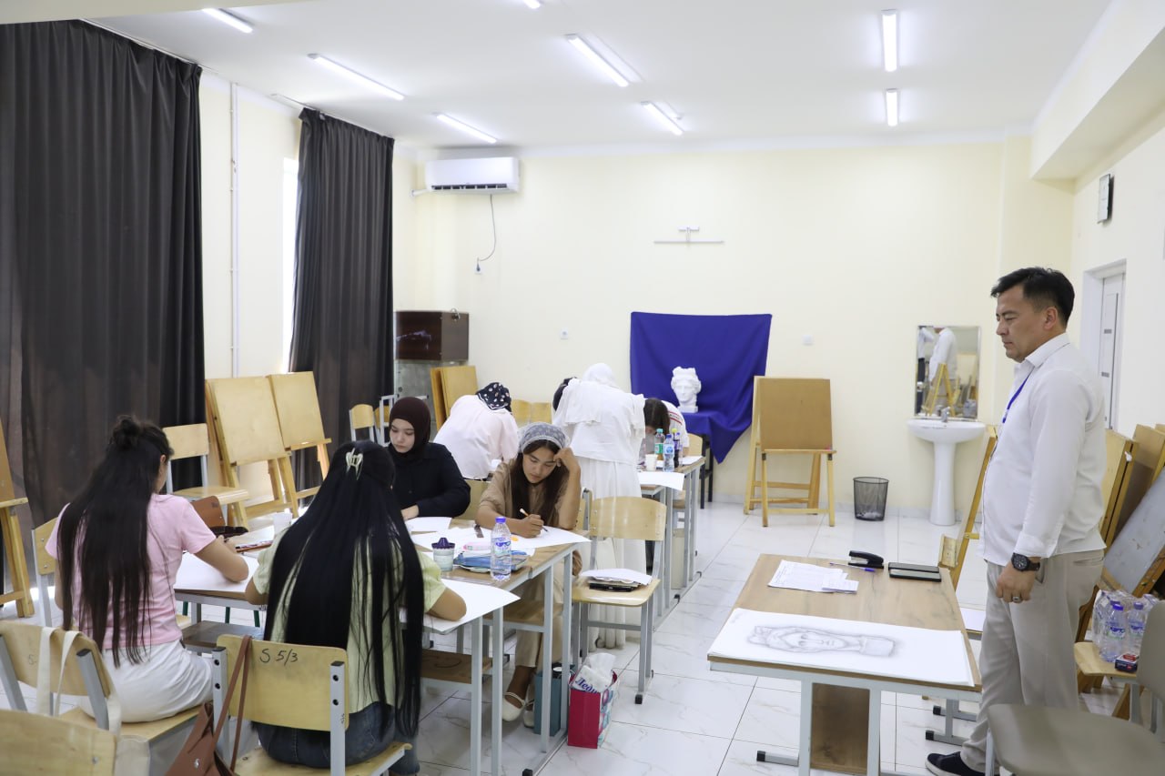 卡莫利丁·贝赫佐德国立艺术与设计学院2026–2027学年招生专业（创意）入学考试第四天已按照既定程序顺利结束。