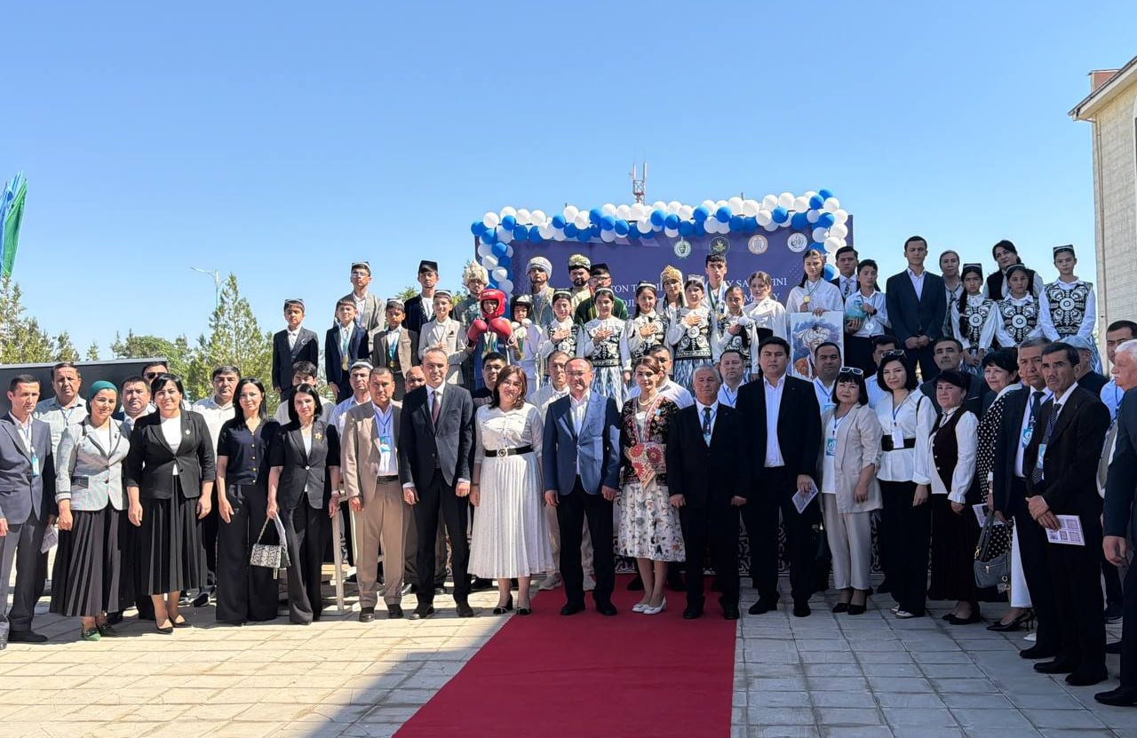 Navoiy viloyatining Nurota tumanida joylashgan Navoiy Ixtisoslashtirilgan san’at maktab-internatida “O‘zbekiston tasviriy va amaliy san’atini yanada rivojlantirishda Nurota milliy kashtachiligining o‘rni” mavzusida Respublika ilmiy-amaliy seminari o‘tkazilmoqda.