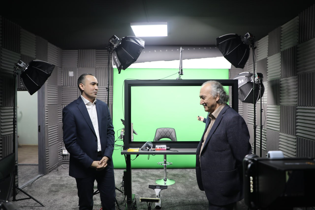  O‘zbekiston Badiiy akademiyasi raisi Akmal Nuridinov Kamoliddin Behzod nomidagi Milliy rassomlik va dizayn institutida amalga oshirilayotgan ishlar bilan tanishdi.