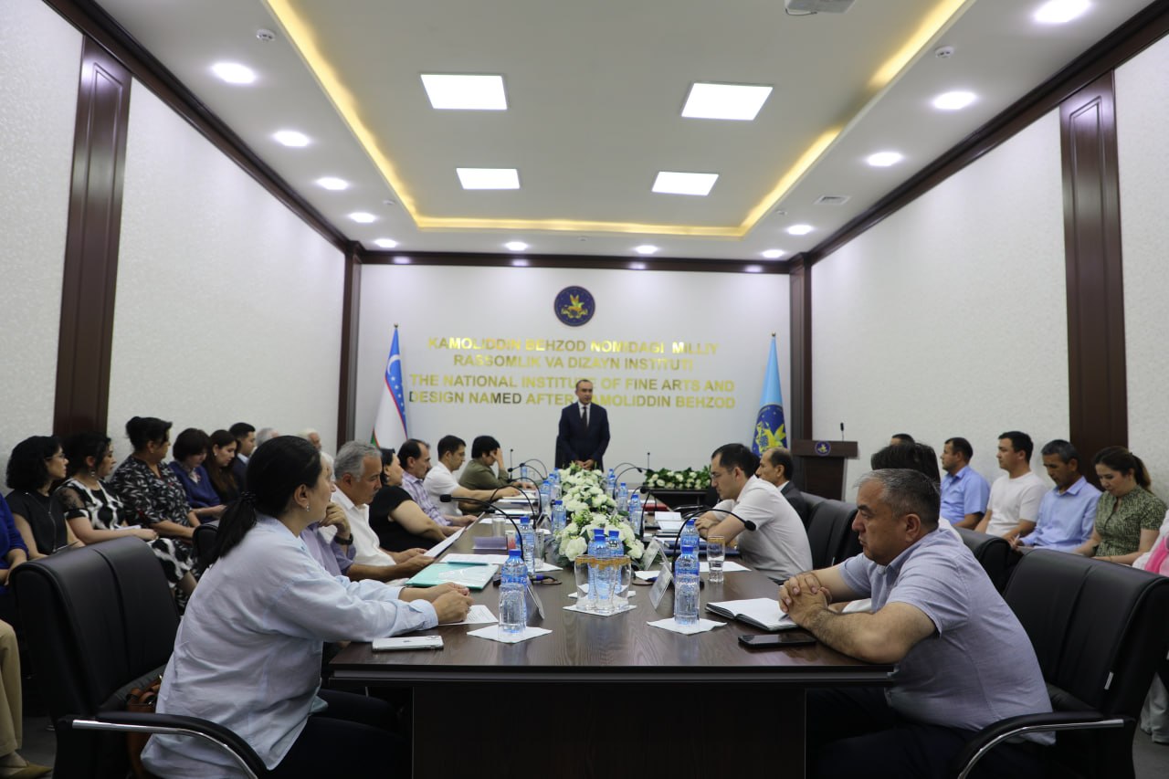 卡莫利丁·贝佐德国立艺术与设计学院举行了 2025/2026 学学年定期的校务委员会（院 council）全体会议。
