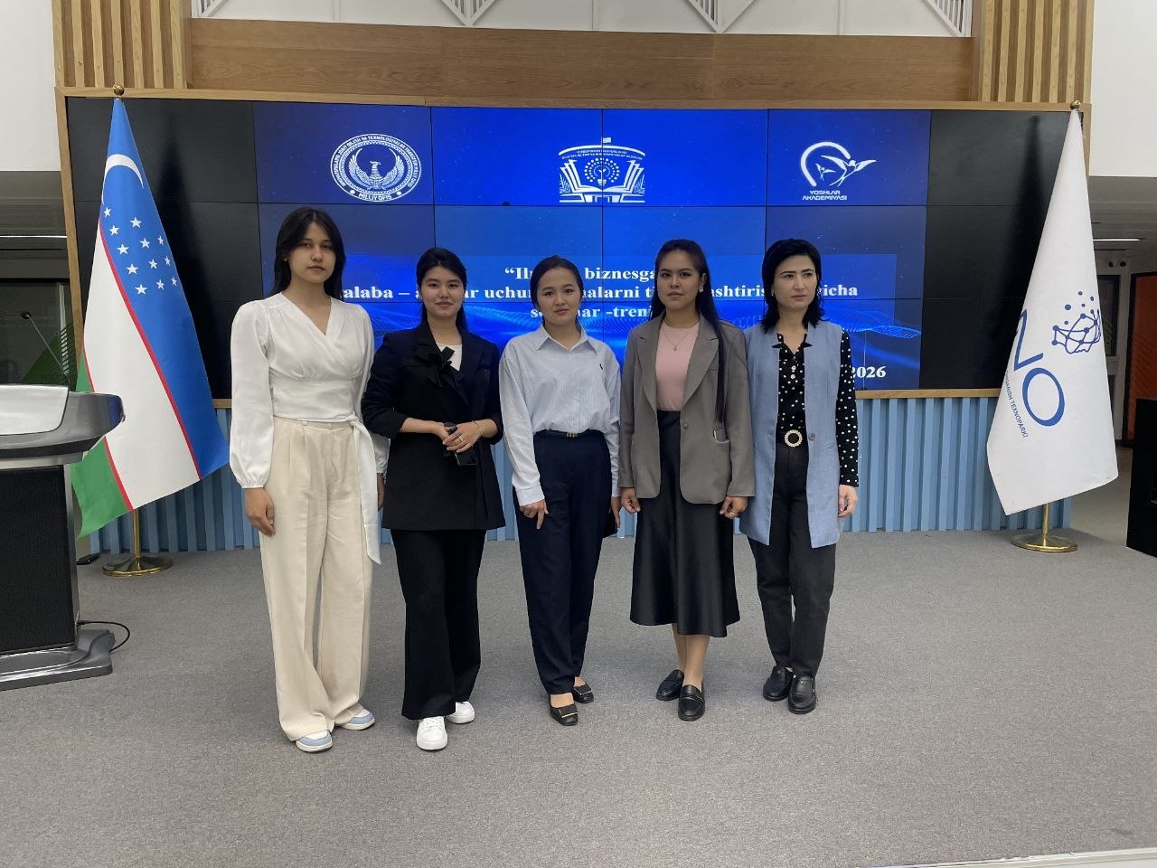 卡莫利丁·貝赫佐德國立藝術與設計學院的女學生們參加了以「從科學到商業」為主題的研討會培訓！