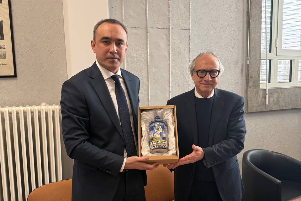 卡莫利丁·贝赫佐德国立艺术与设计学院院长在意大利出差期间参观了拉奎拉艺术学院！