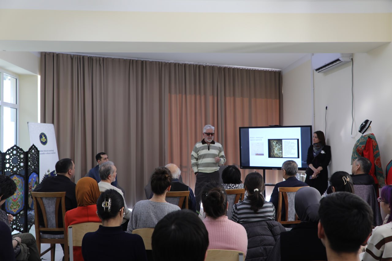 乌兹别克斯坦艺术学院“金奖”获得者、乌兹别克斯坦艺术家联盟成员、平面艺术家维克托·阿普赫京参观了以卡莫利丁·贝赫佐德命名的国家艺术与设计学院！