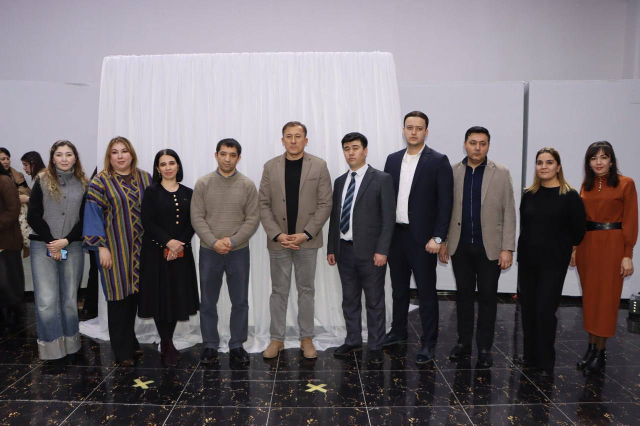 Студенты 3-го курса специальности «Одежда и текстиль» факультета дизайна Национального института искусства и дизайна им. Камолиддина Бехзода организовали выставку одежды под названием «От наследия к будущему».