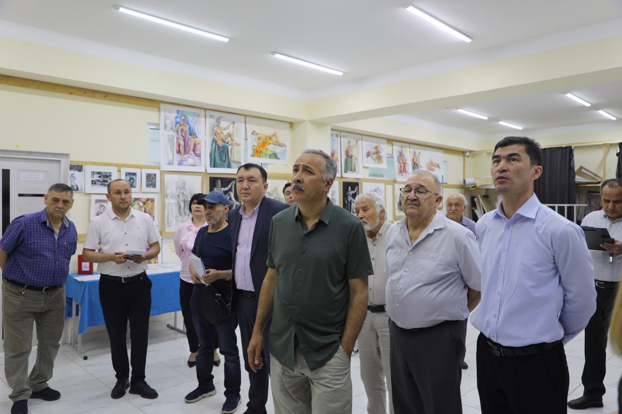 Kamoliddin Behzod nomidagi Milliy rassomlik va dizayn institutida talabalarning mutaxassislik fanlari bo‘yicha bilim va ko‘nikmalarini aniqlash maqsadida yakuniy ko‘rik nazoratlari o‘tkazilmoqda.