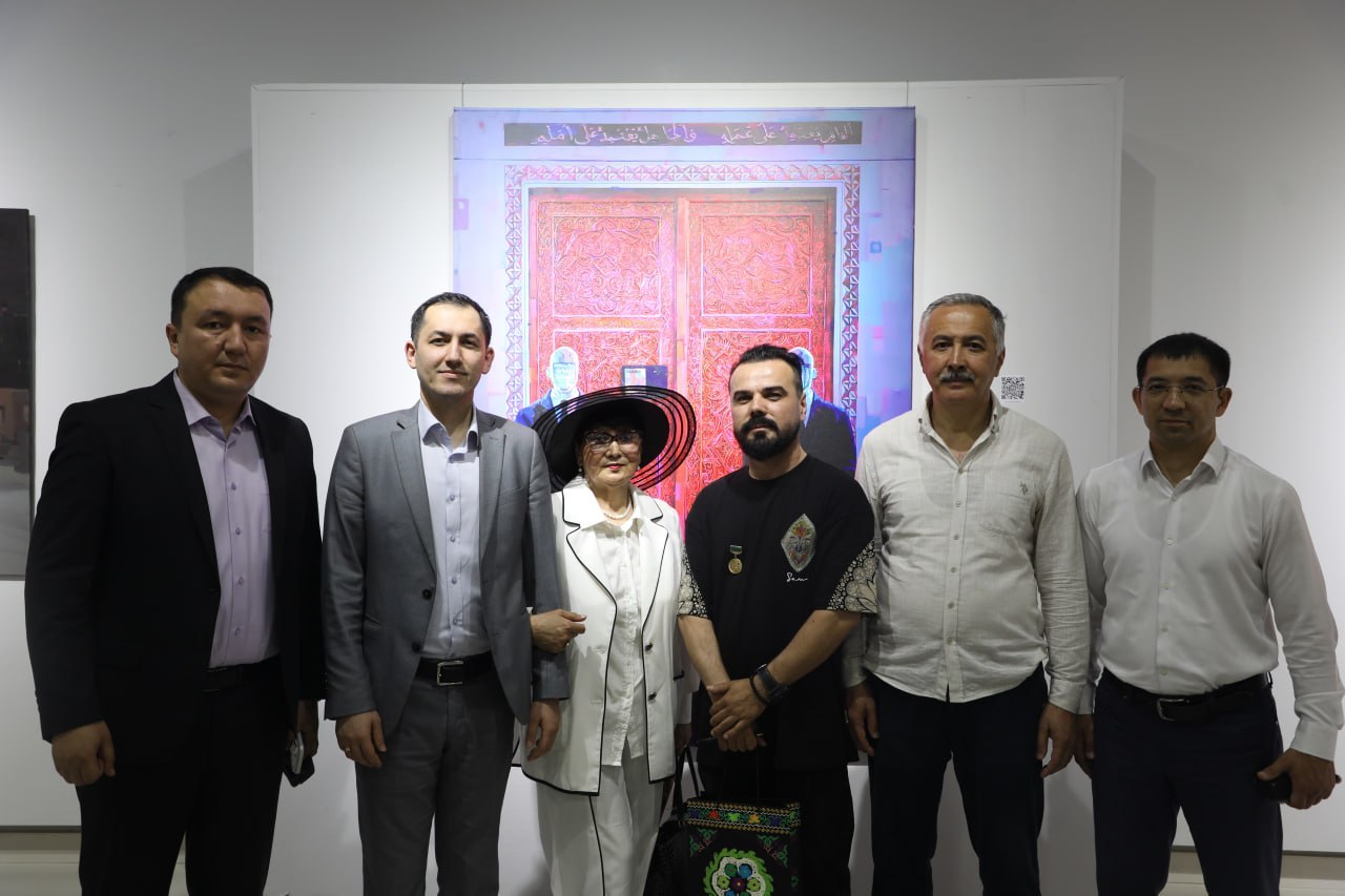 A solo exhibition titled "The Closed Door" by Umar Rajabov, an associate professor at the National Institute of Fine Arts and Design named after Kamoliddin Behzod, is being held at the Ikuo Hirayama International Caravan Serai of the Academy of Arts of Uzbekistan.