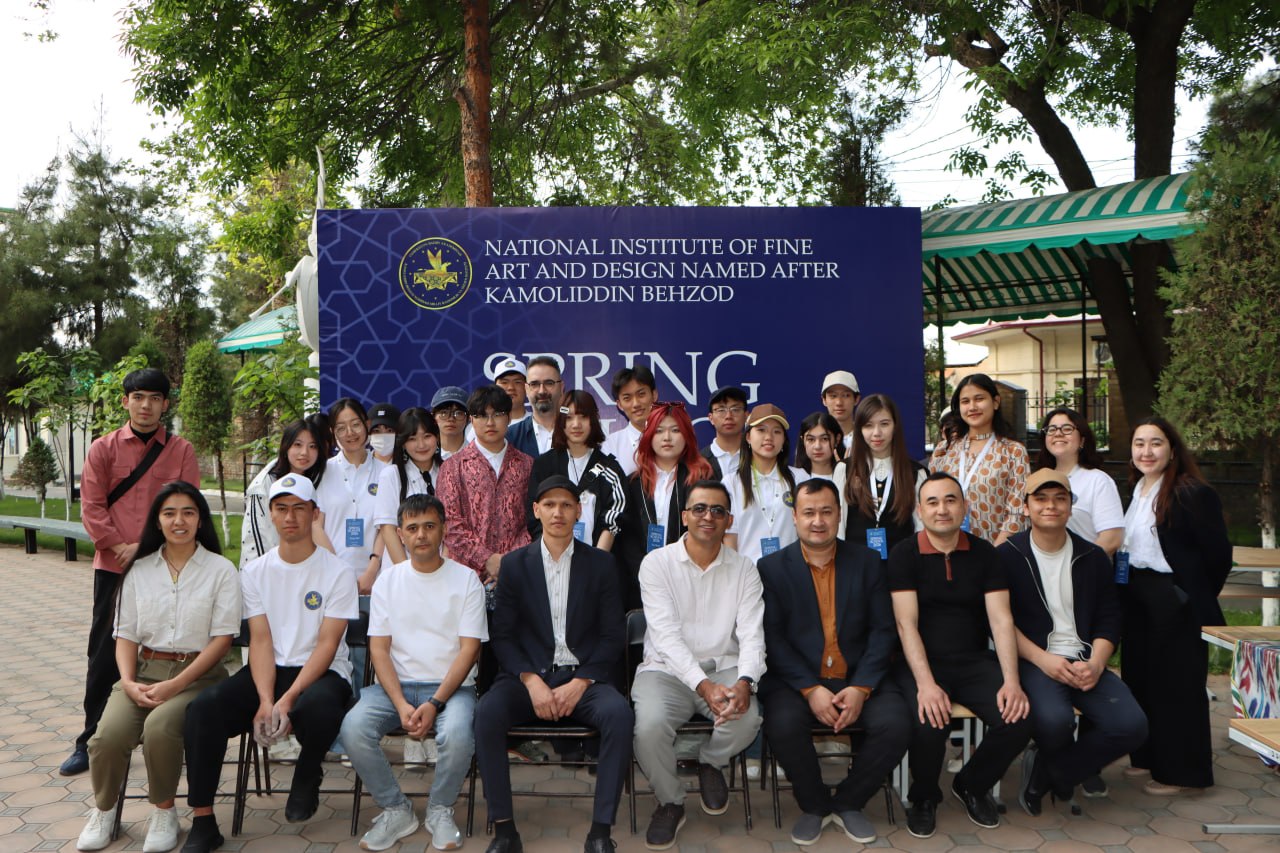 作為「2026年春季學校」國際春季學校計畫的一部分，卡莫利丁·貝赫佐德國立藝術與設計學院組織了一次露天實踐培訓！