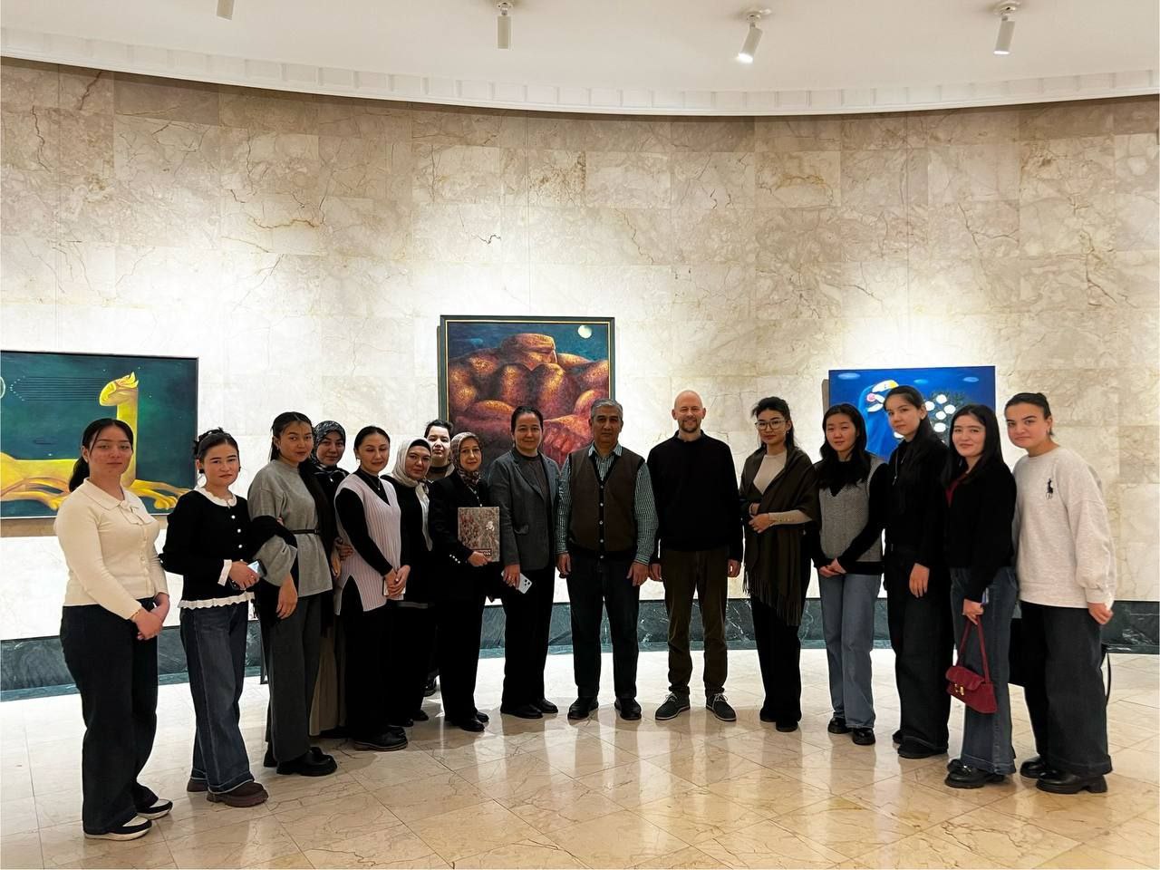 卡莫利丁·贝赫佐德国立艺术与设计学院的教授、教师和学生参加了一项重要的科学活动。