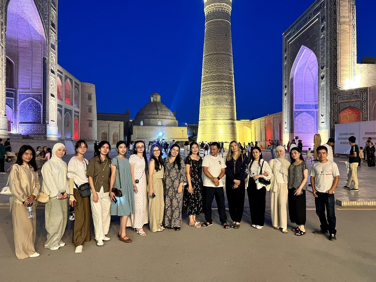 卡莫利丁·贝佐德国立艺术与设计学院的学生们正在布哈拉市进行户外写生（Plein Air）实习！