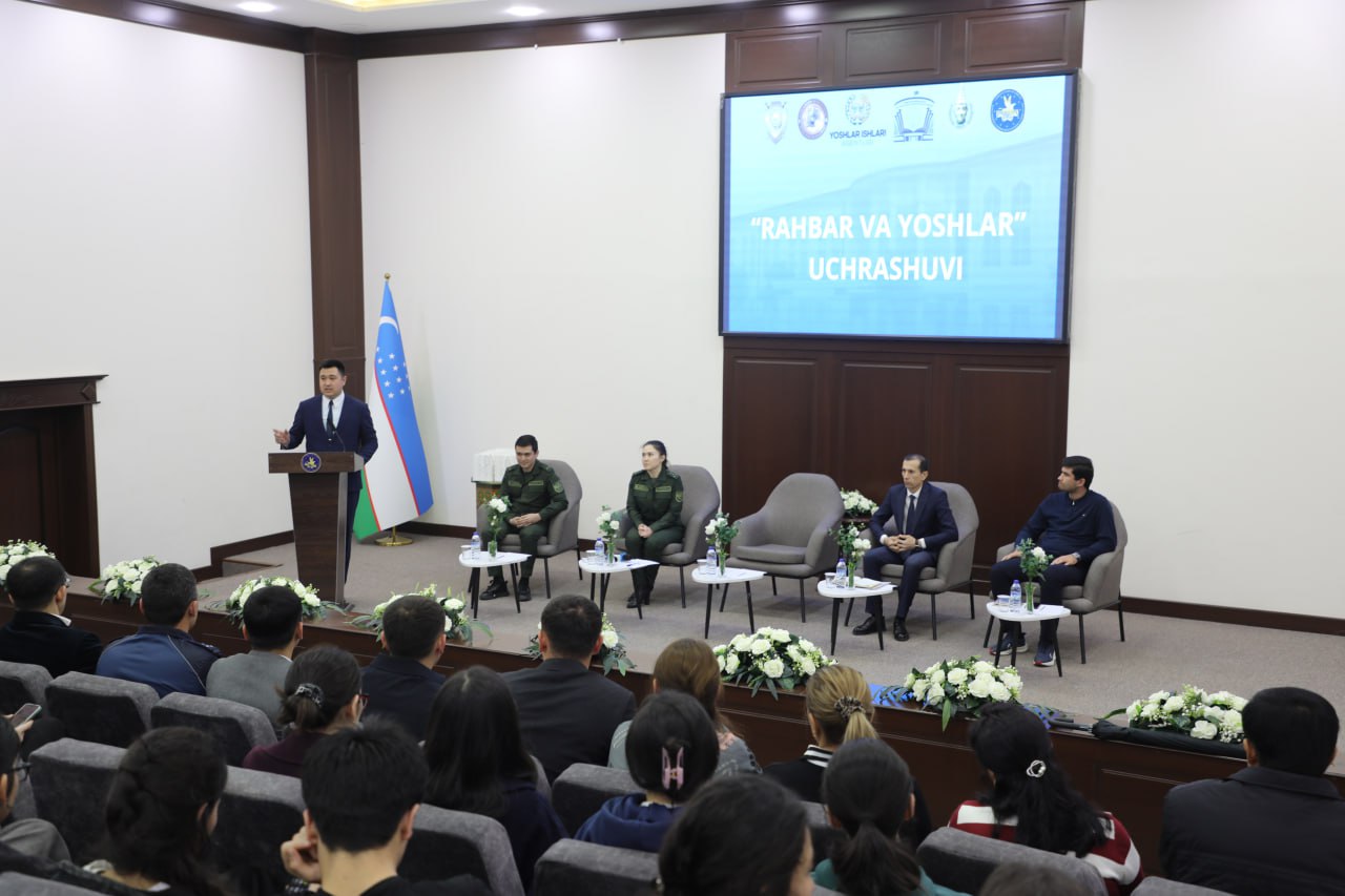 星期四——作为“青年节！”活动的一部分，卡莫利丁·贝赫佐德国家艺术与设计学院举办了“领导人与青年”会议！