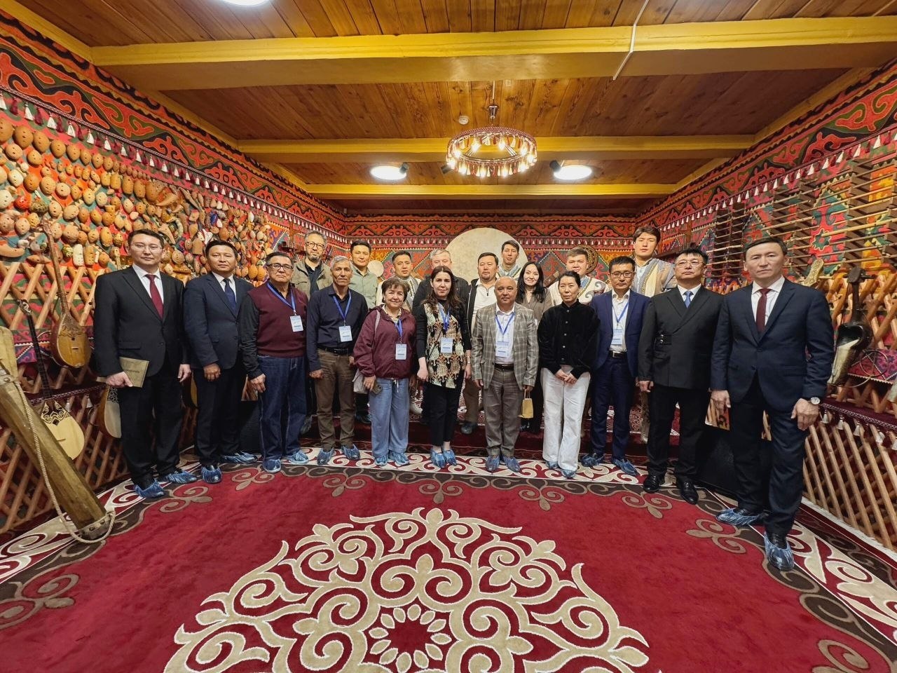 MRDI（国立艺术与设计学院）代表团参加了在阿斯塔纳举行的国际博物馆大会暨“哈萨克斯坦–法国 2026”论坛。与会人员就保护文化遗产以及利用数字技术推动博物馆现代化等议题展开了深入探讨。
