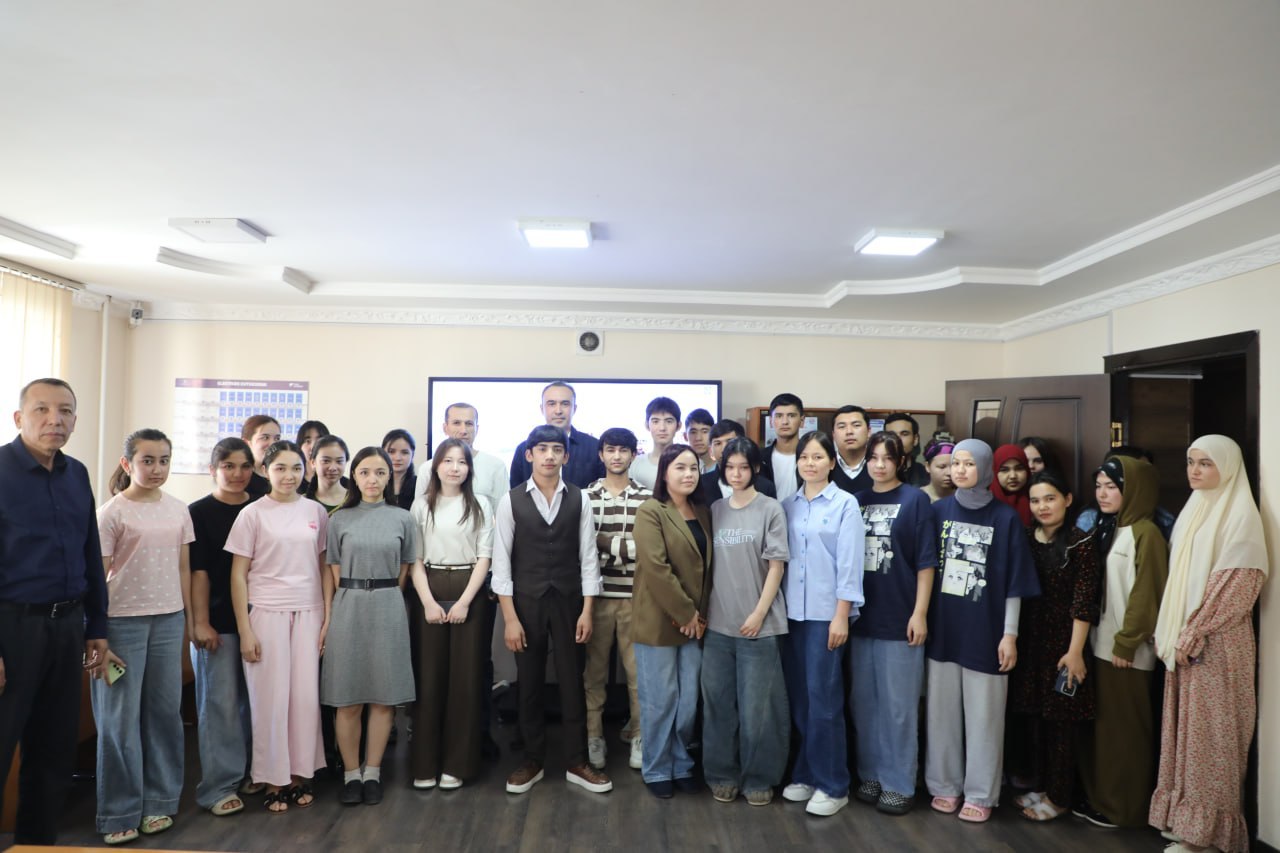 At the Kamoliddin Behzod National Institute of Art and Design, under the slogan "The Rector in the Dormitory - One Day, One Night," the rector of the institute, Omonulla Salikhov, visited the student dormitory today!